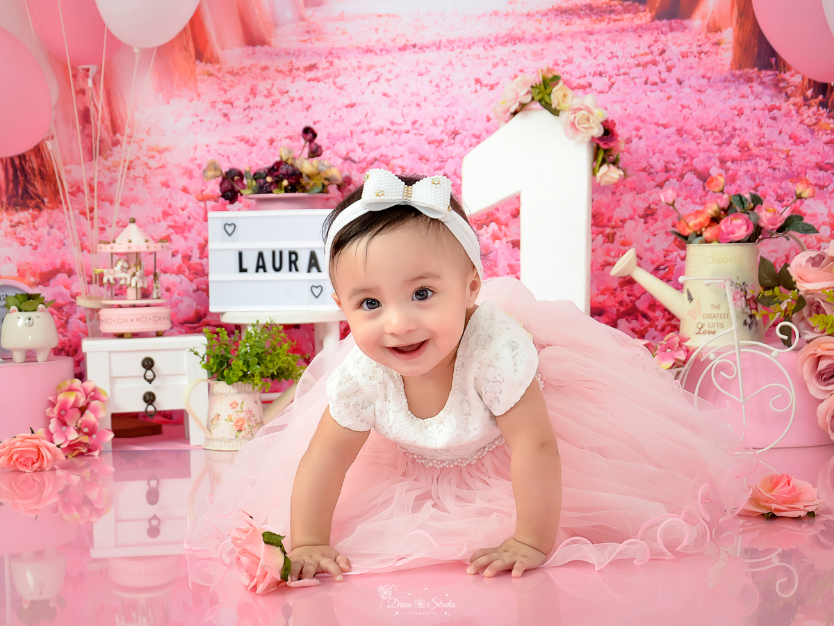 Smash de cake - aniversário - rosa - cenário - menina - princesa - jardim - flores - meu mundo rosa - 1 ano - meu primeiro aninho - banho - banheira - Xinguara - Drica studio - fotografia - Pará