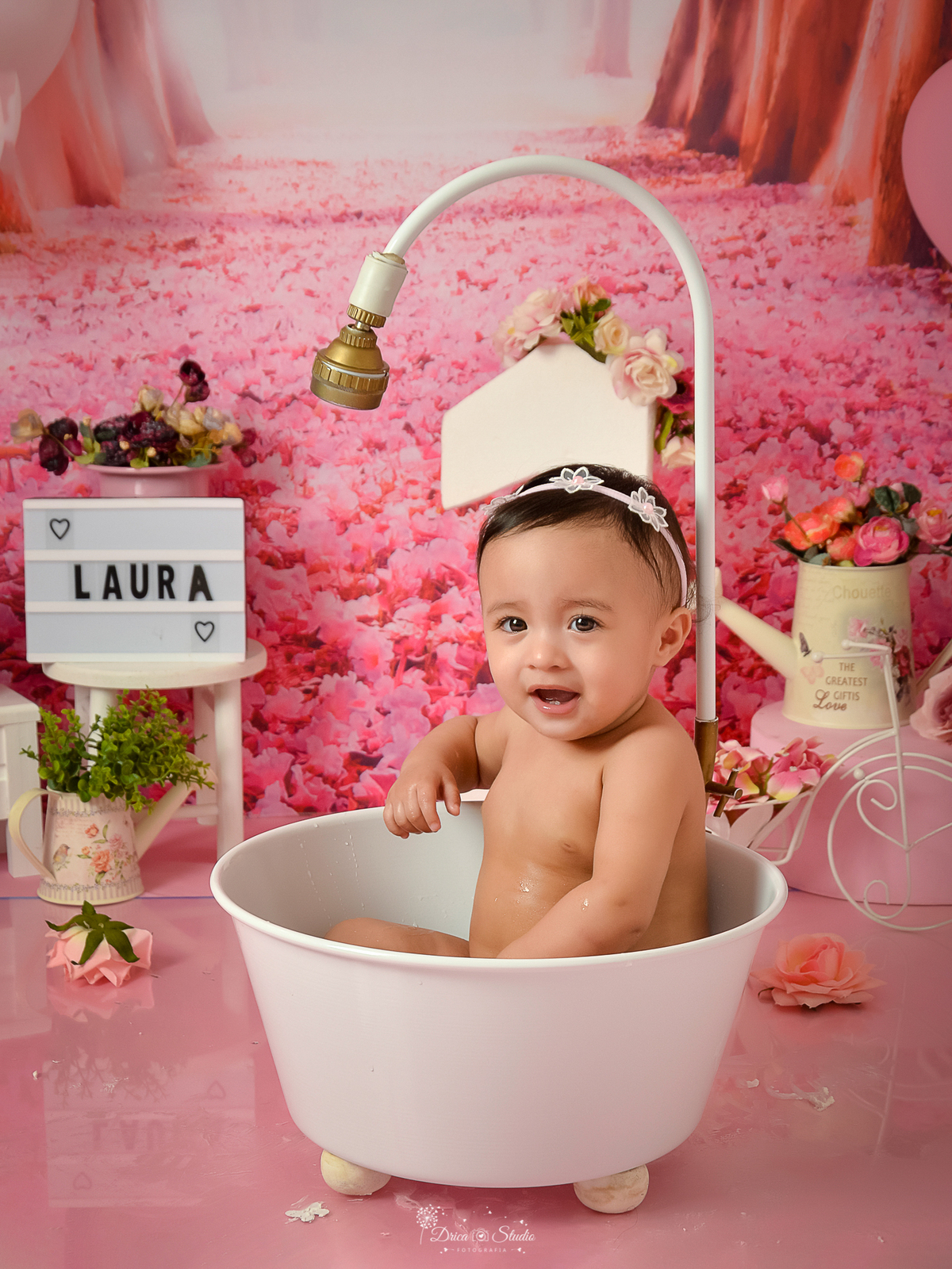 banho feliz - Smash de cake - aniversário - rosa - cenário - menina - princesa - jardim - flores - meu mundo rosa - 1 ano - meu primeiro aninho - banho - banheira - Xinguara - Drica studio - fotografia - Pará