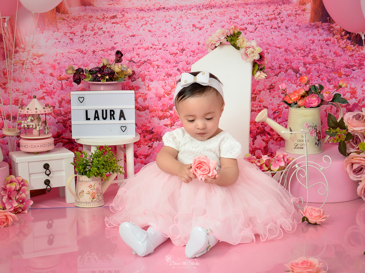 Smash de cake - aniversário - rosa - cenário - menina - princesa - jardim - flores - meu mundo rosa - 1 ano - meu primeiro aninho - banho - banheira - Xinguara - Drica studio - fotografia - Pará