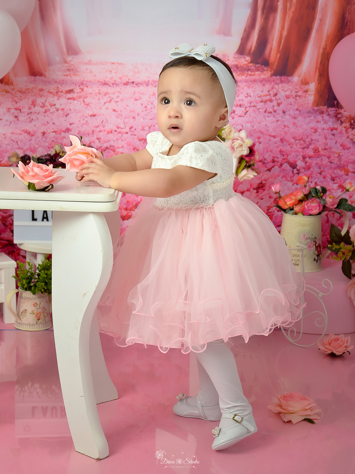 Smash de cake - aniversário - rosa - cenário - menina - princesa - jardim - flores - meu mundo rosa - 1 ano - meu primeiro aninho - banho - banheira - Xinguara - Drica studio - fotografia - Pará