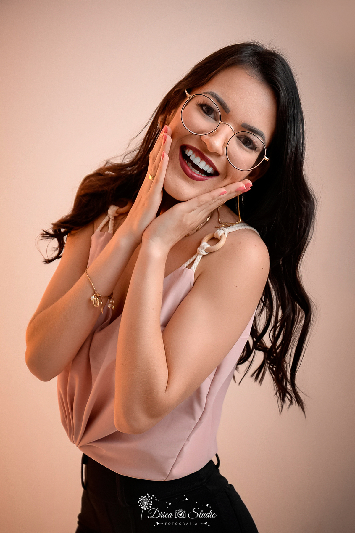 fotos profissionais - fotos de perfil profissional - fotos para trabalho - fotos em studio - fotos de fundo branco - fotos para publicidade - fotos para publicidade em estúdio - Xinguara - Pará - fotografia - Drica estúdio 