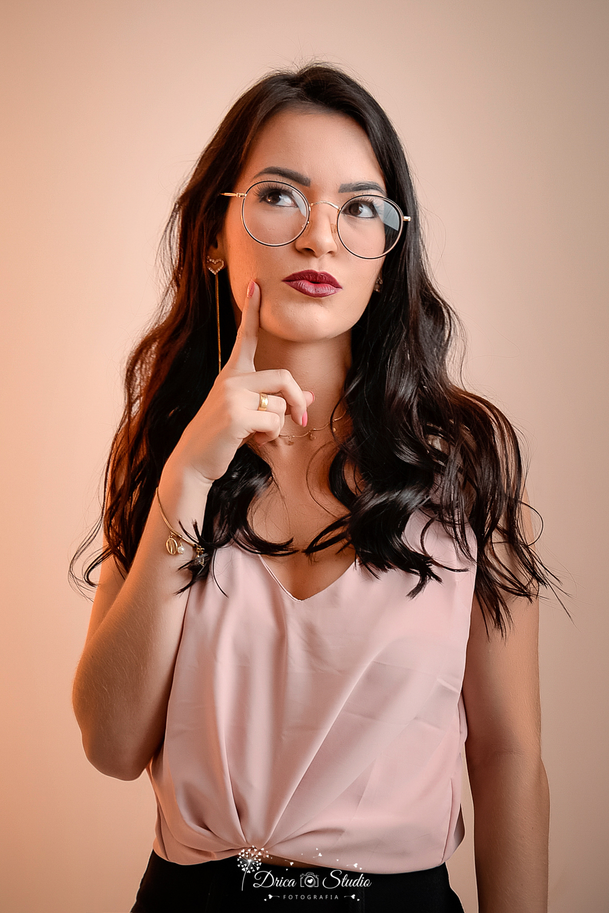 fotos profissionais - fotos de perfil profissional - fotos para trabalho - fotos em studio - fotos de fundo branco - fotos para publicidade - fotos para publicidade em estúdio - Xinguara - Pará - fotografia - Drica estúdio 