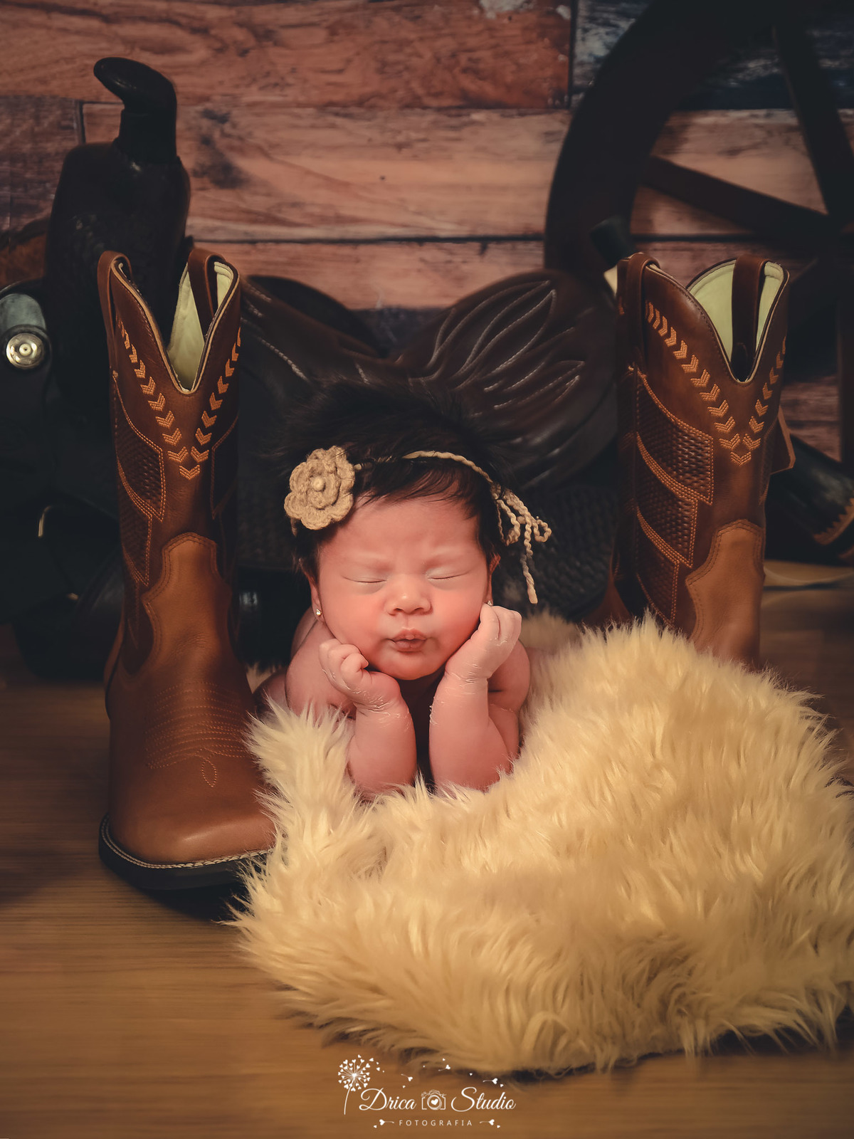 Newborn - fotos infantis - fotos de recém nascidos - fotos em estúdio - cenários para recém nascidos - fotos infantis criativas - fotos infantis country - Xinguara - Pará - Fotografia - Drica studio