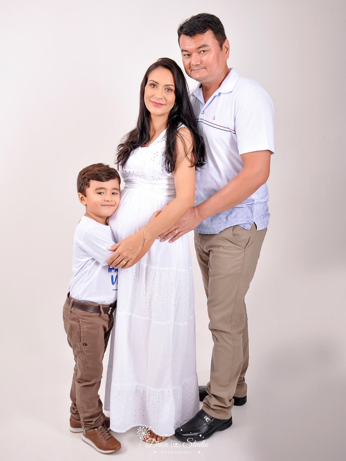 Fotos gestante - fotos família - fotos em stúdio de gestantes - fotos de gestação - fotos gestante com família - 9 meses -  fotos em estúdio – fotos criativas de gestantes – meu mundo azul – Xinguara – Pará – Drica stúdio