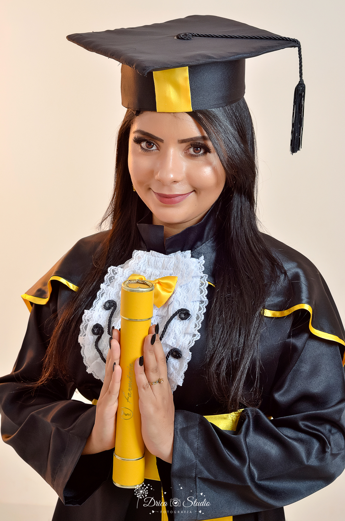 Fotos profissionais - fotos de perfil profissional - fotos publicidade - fotos em estúdio - fotos em farmácia - farmacêutica -  fotos formandos - formandos - beca - Xinguara - Pará - Drica studio fotografia