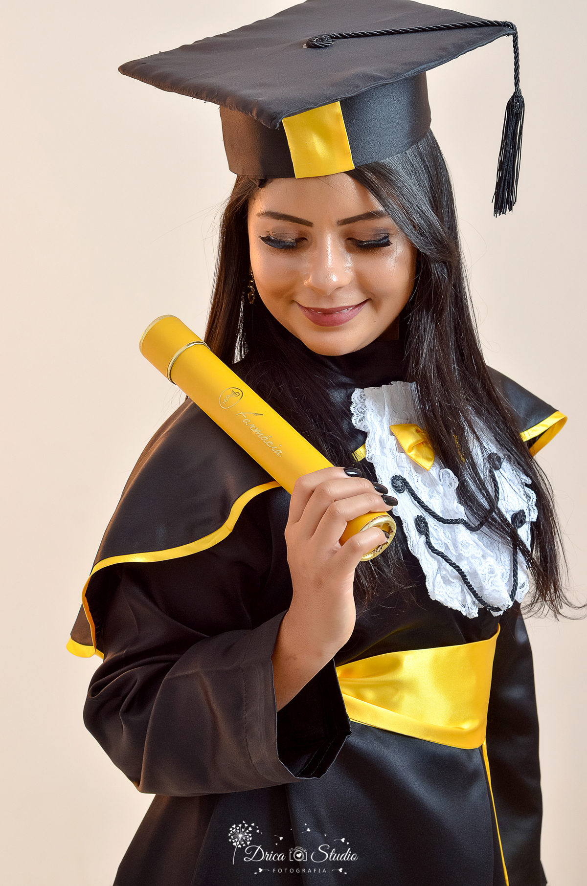 Fotos profissionais - fotos de perfil profissional - fotos publicidade - fotos em estúdio - fotos em farmácia - farmacêutica -  fotos formandos - formandos - beca - Xinguara - Pará - Drica studio fotografia