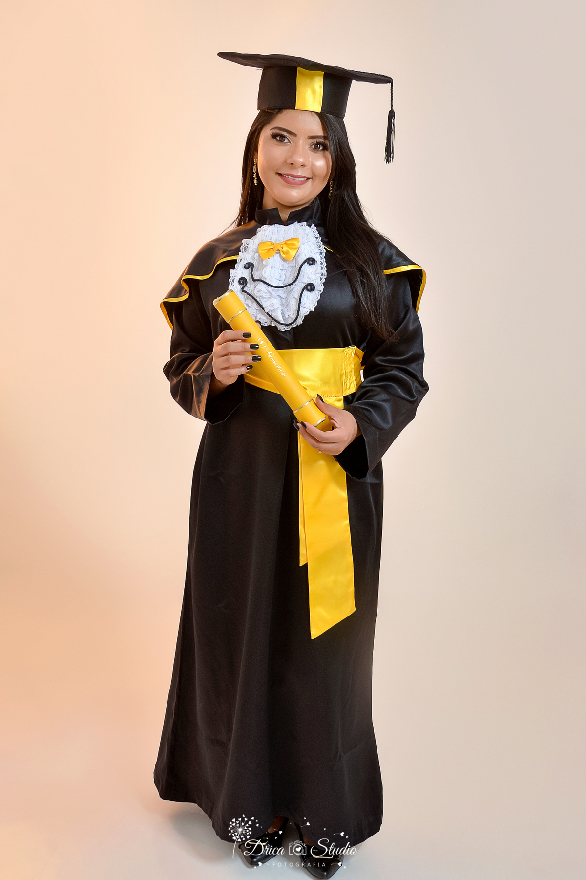 Fotos profissionais - fotos de perfil profissional - fotos publicidade - fotos em estúdio - fotos em farmácia - farmacêutica -  fotos formandos - formandos - beca - Xinguara - Pará - Drica studio fotografia