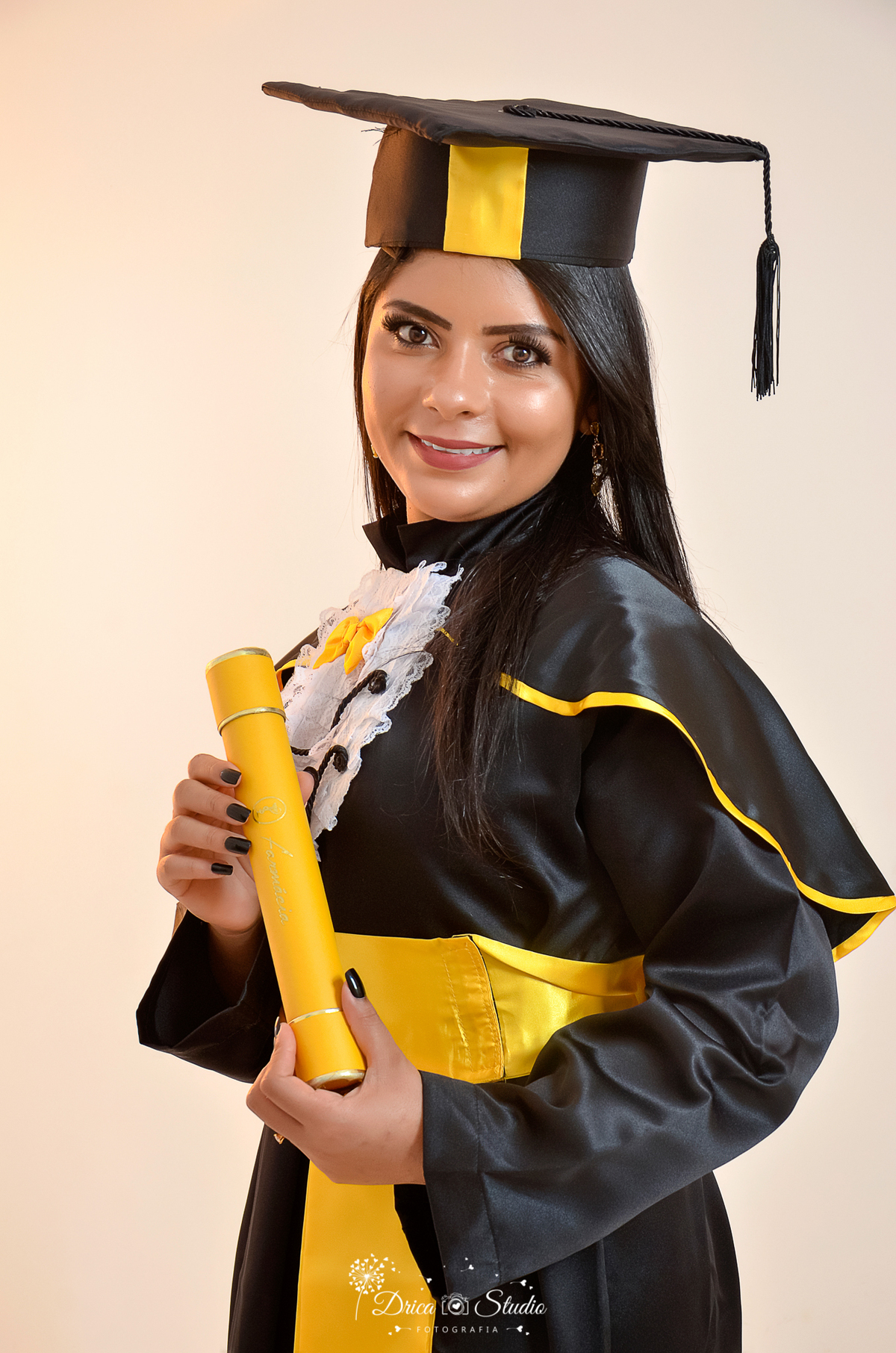 Fotos profissionais - fotos de perfil profissional - fotos publicidade - fotos em estúdio - fotos em farmácia - farmacêutica -  fotos formandos - formandos - beca - Xinguara - Pará - Drica studio fotografia