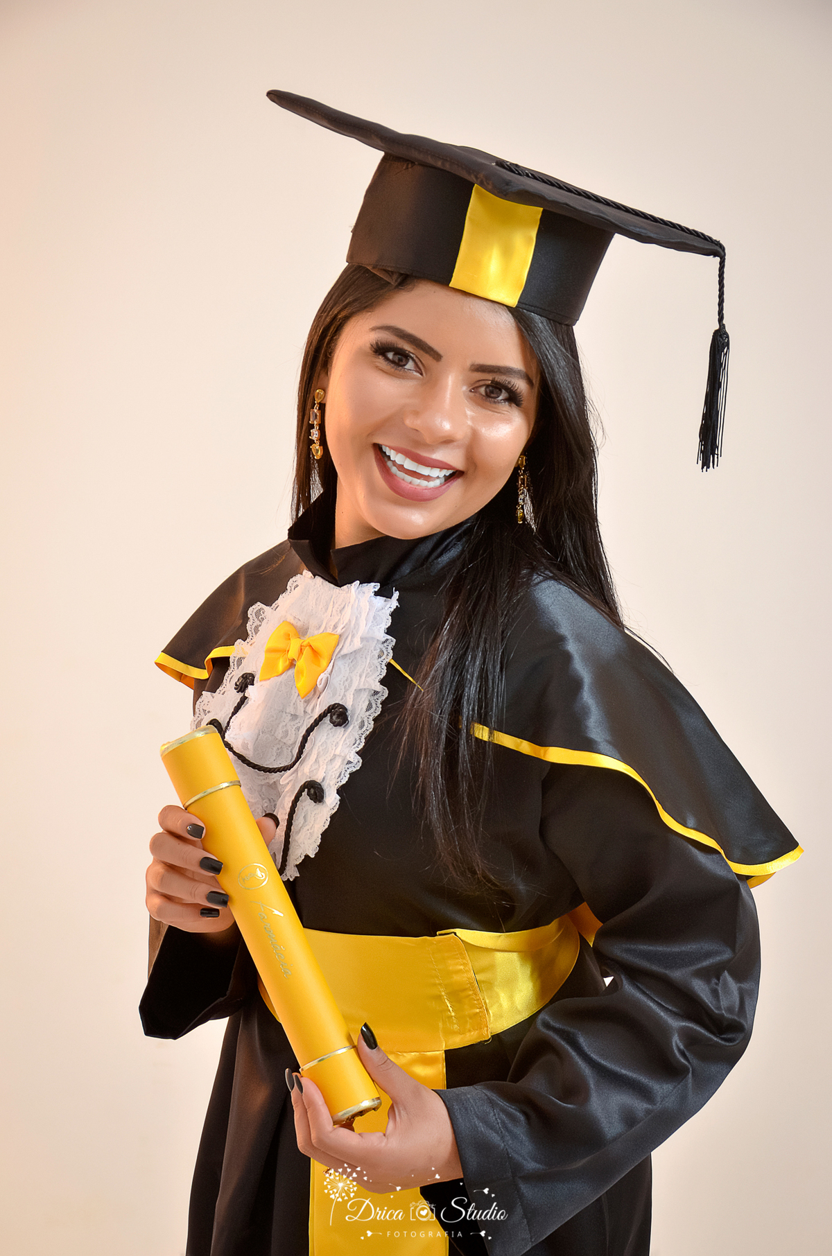 Fotos profissionais - fotos de perfil profissional - fotos publicidade - fotos em estúdio - fotos em farmácia - farmacêutica -  fotos formandos - formandos - beca - Xinguara - Pará - Drica studio fotografia