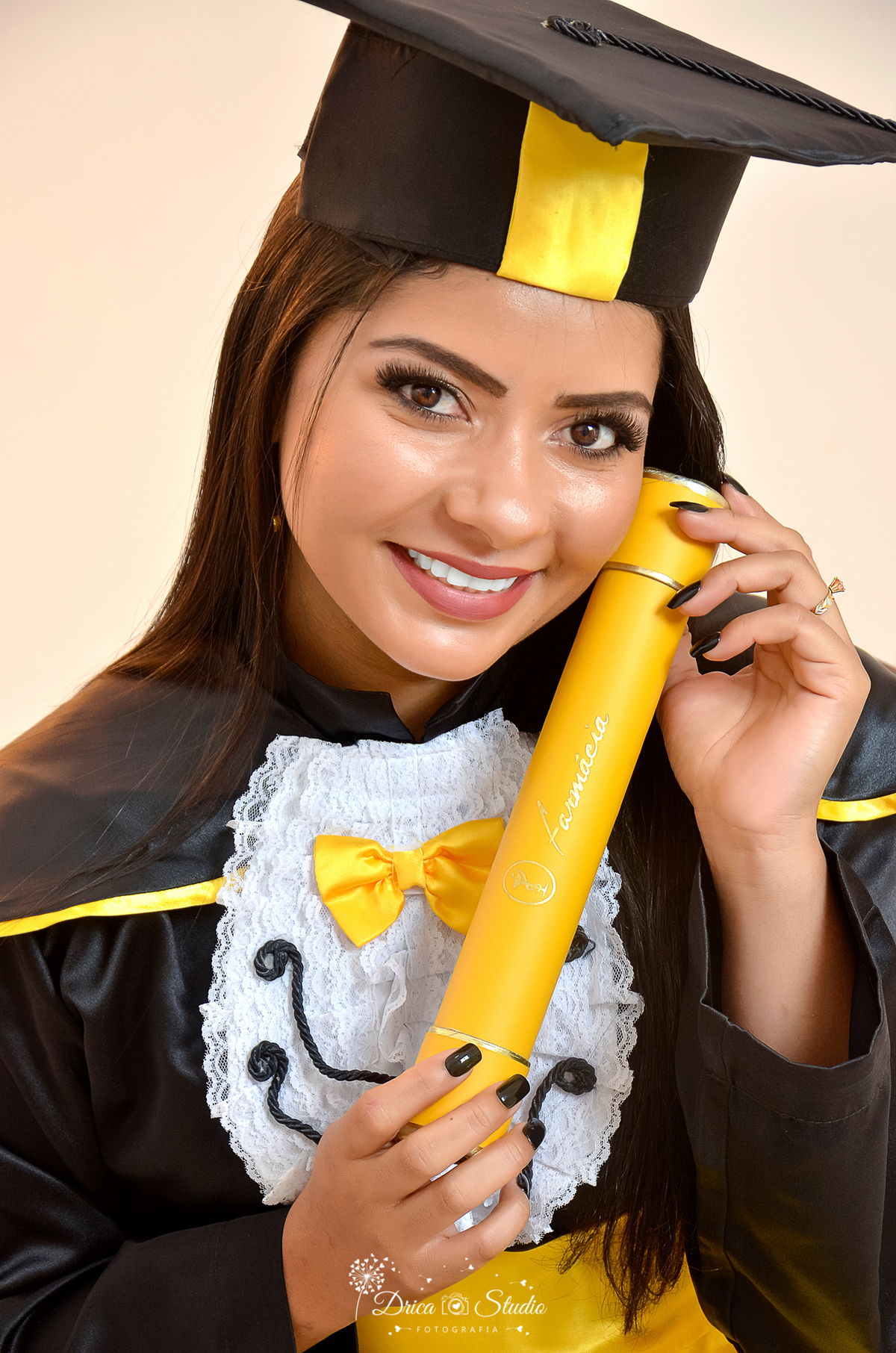 Fotos profissionais - fotos de perfil profissional - fotos publicidade - fotos em estúdio - fotos em farmácia - farmacêutica -  fotos formandos - formandos - beca - Xinguara - Pará - Drica studio fotografia