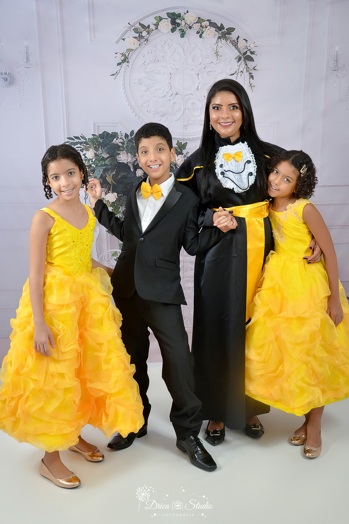 Fotos profissionais - fotos de perfil profissional - fotos publicidade - fotos em estúdio - fotos em farmácia - farmacêutica -  fotos formandos - formandos - beca - Xinguara - Pará - Drica studio fotografia