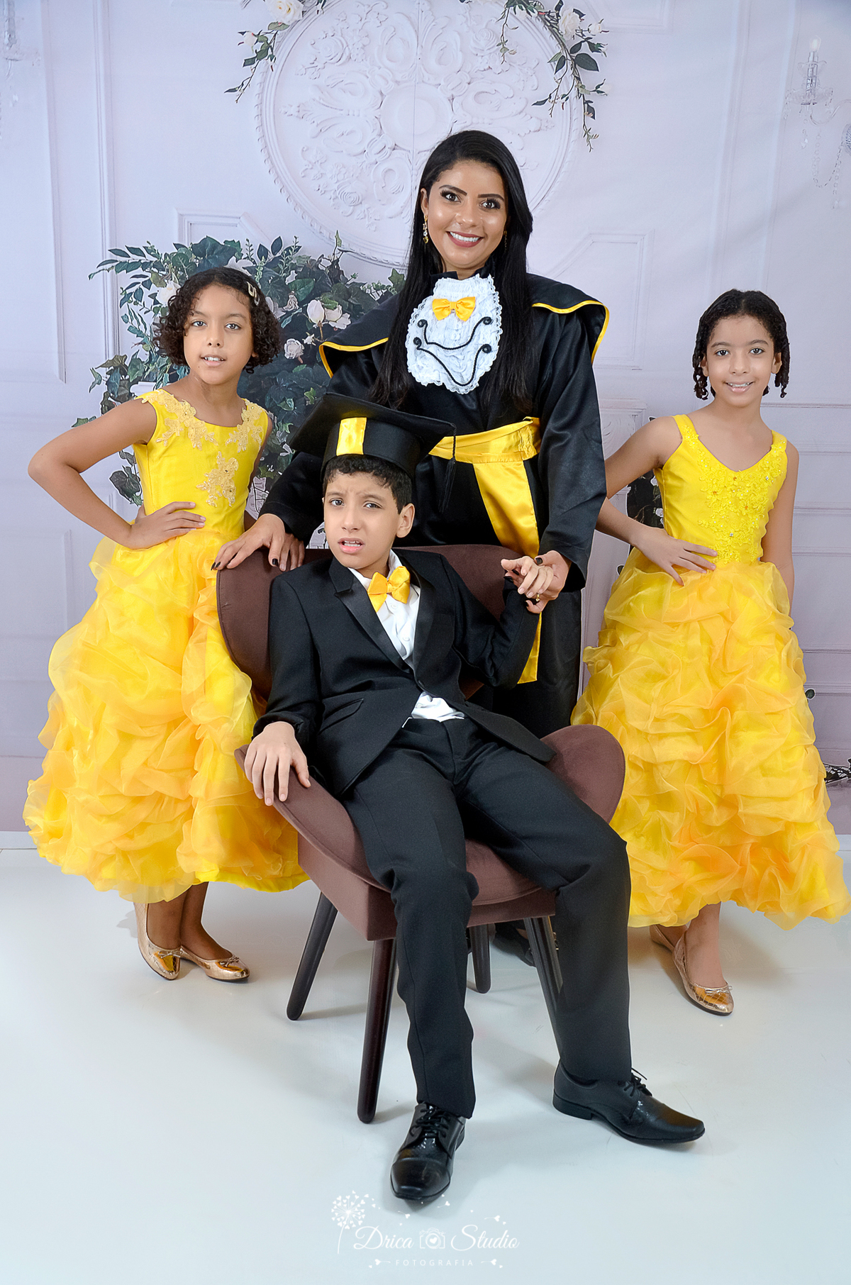 Fotos profissionais - fotos de perfil profissional - fotos publicidade - fotos em estúdio - fotos em farmácia - farmacêutica -  fotos formandos - formandos - beca - Xinguara - Pará - Drica studio fotografia