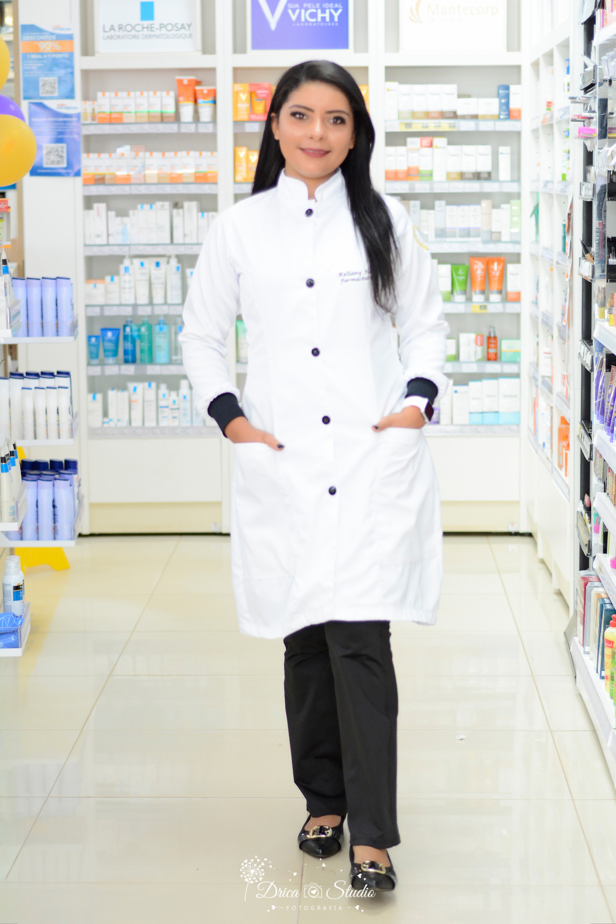 Fotos profissionais - fotos de perfil profissional - fotos publicidade - fotos em estúdio - fotos em farmácia - farmacêutica -  fotos formandos - formandos - beca - Xinguara - Pará - Drica studio fotografia