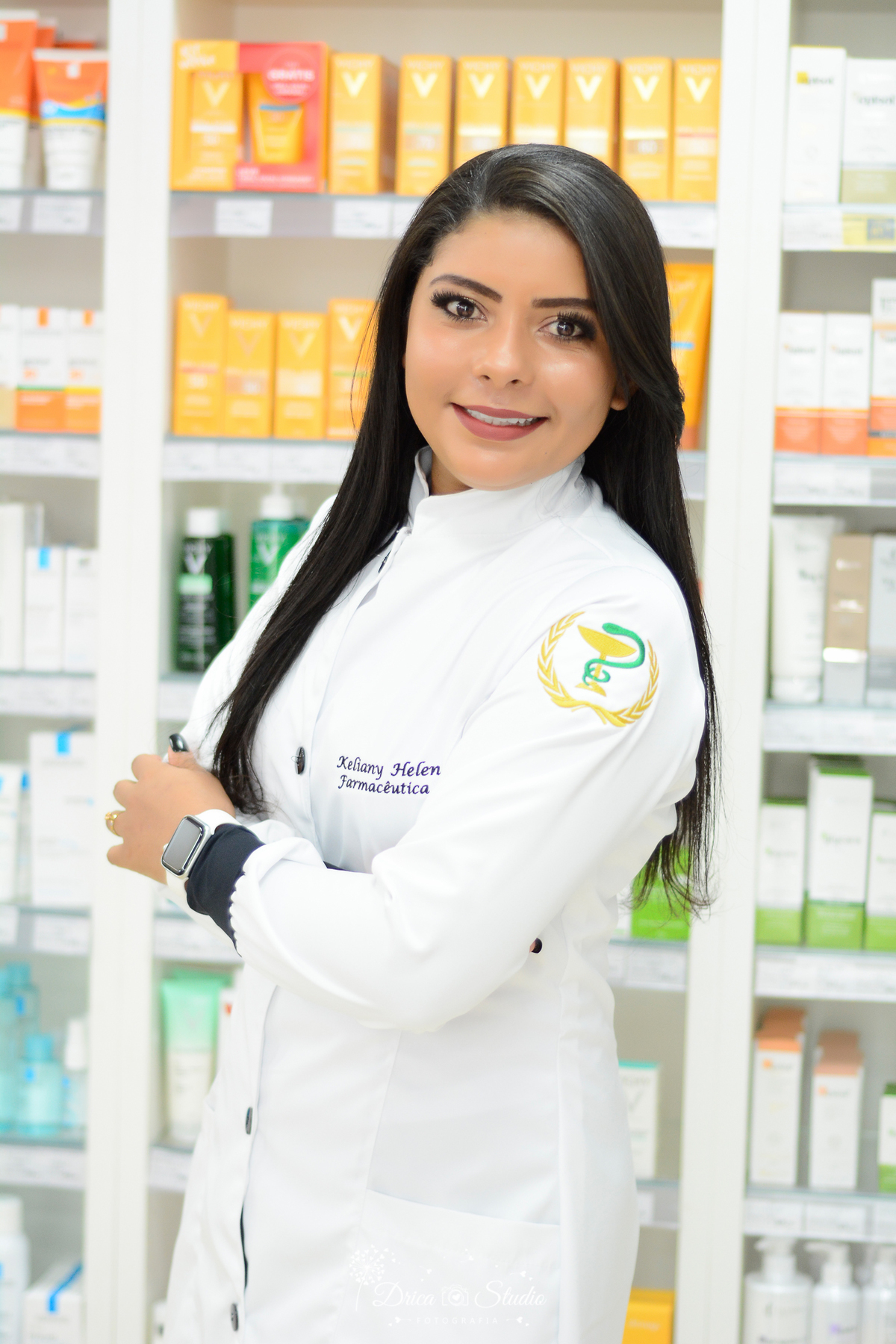 Fotos profissionais - fotos de perfil profissional - fotos publicidade - fotos em estúdio - fotos em farmácia - farmacêutica -  fotos formandos - formandos - beca - Xinguara - Pará - Drica studio fotografia