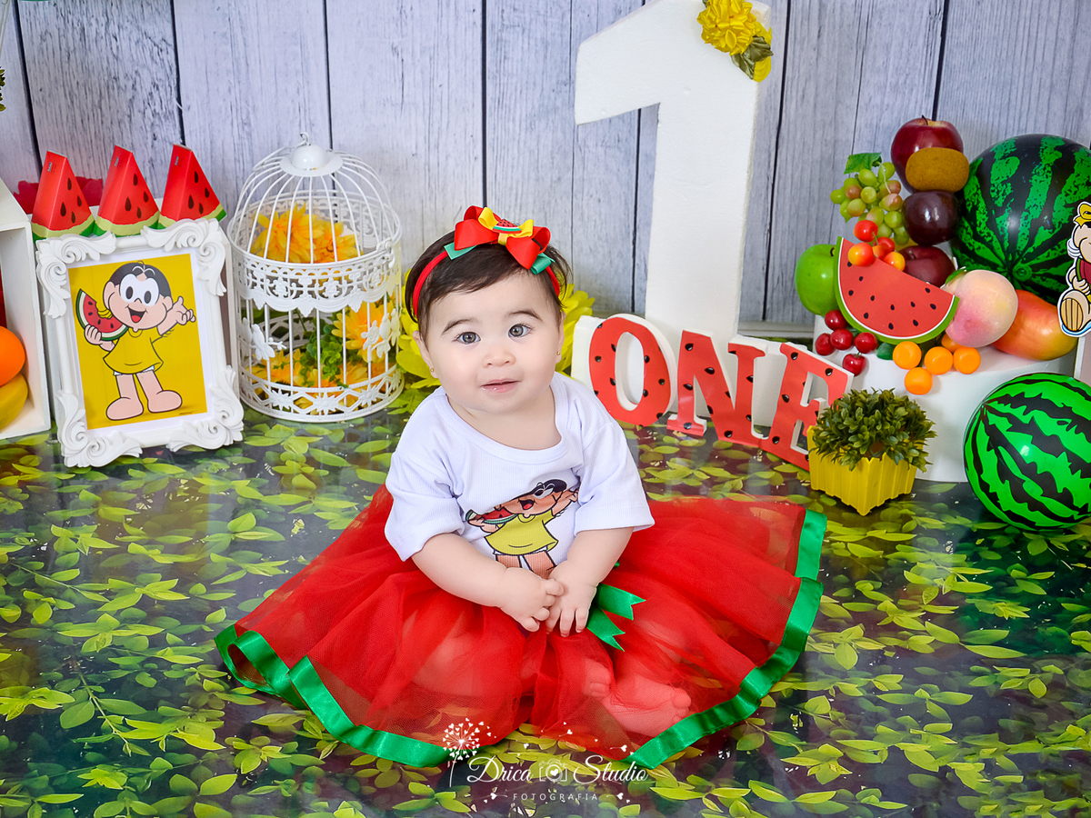 Smash de cake - smash de frut - fotos com frutas - fotos infantis com frutas - foos com bolos - fotos com cenários temáticos - fotos de 1 ano - fotos infantis - Xinguara - Pará - Drica studio - fotos menina - fotos em estúdio - fotos de aniversário 