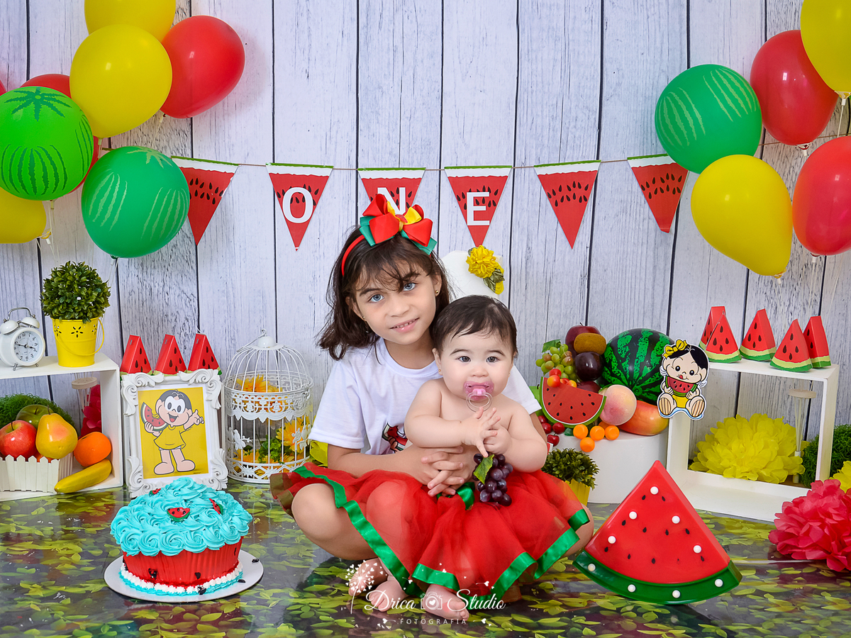 Smash de cake - smash de frut - fotos com frutas - fotos infantis com frutas - foos com bolos - fotos com cenários temáticos - fotos de 1 ano - fotos infantis - Xinguara - Pará - Drica studio - fotos menina - fotos em estúdio - fotos de aniversário 