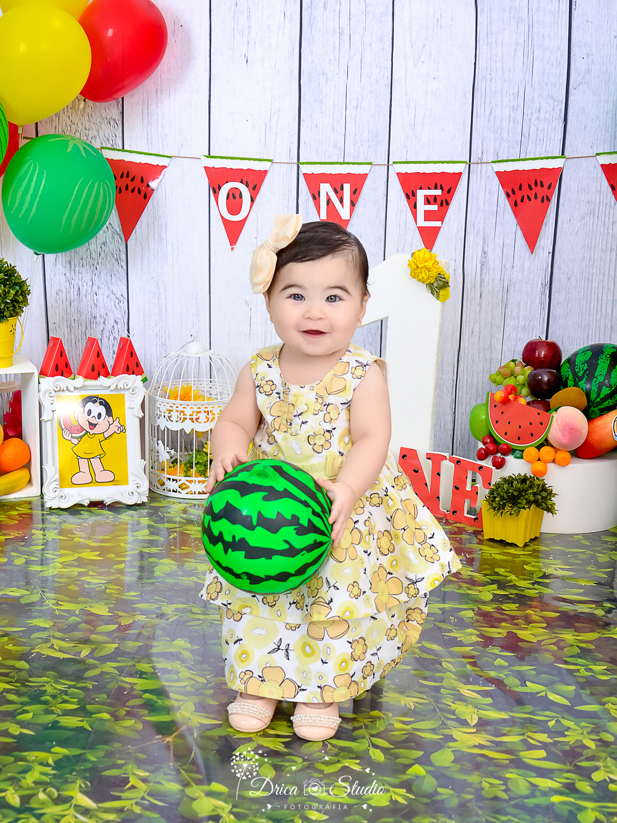 Smash de cake - smash de frut - fotos com frutas - fotos infantis com frutas - foos com bolos - fotos com cenários temáticos - fotos de 1 ano - fotos infantis - Xinguara - Pará - Drica studio - fotos menina - fotos em estúdio - fotos de aniversário 