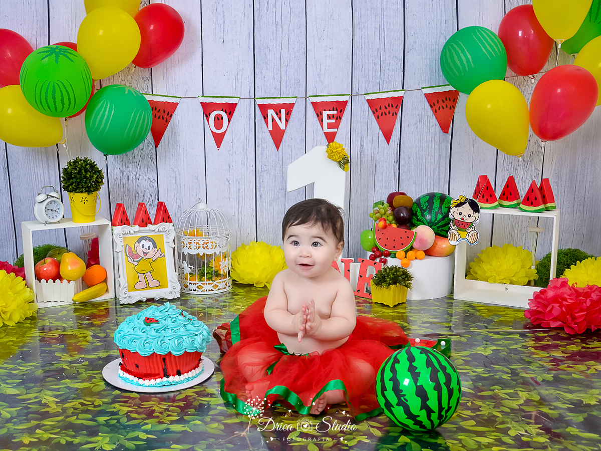 Smash de cake - smash de frut - fotos com frutas - fotos infantis com frutas - foos com bolos - fotos com cenários temáticos - fotos de 1 ano - fotos infantis - Xinguara - Pará - Drica studio - fotos menina - fotos em estúdio - fotos de aniversário 