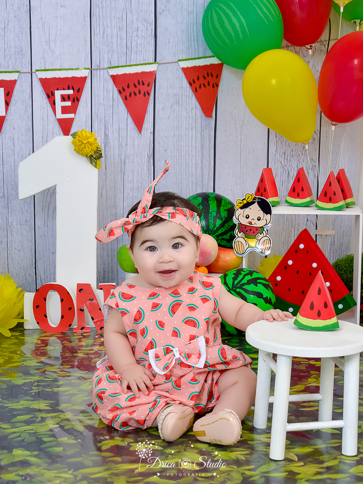 Smash de cake - smash de frut - fotos com frutas - fotos infantis com frutas - foos com bolos - fotos com cenários temáticos - fotos de 1 ano - fotos infantis - Xinguara - Pará - Drica studio - fotos menina - fotos em estúdio - fotos de aniversário 