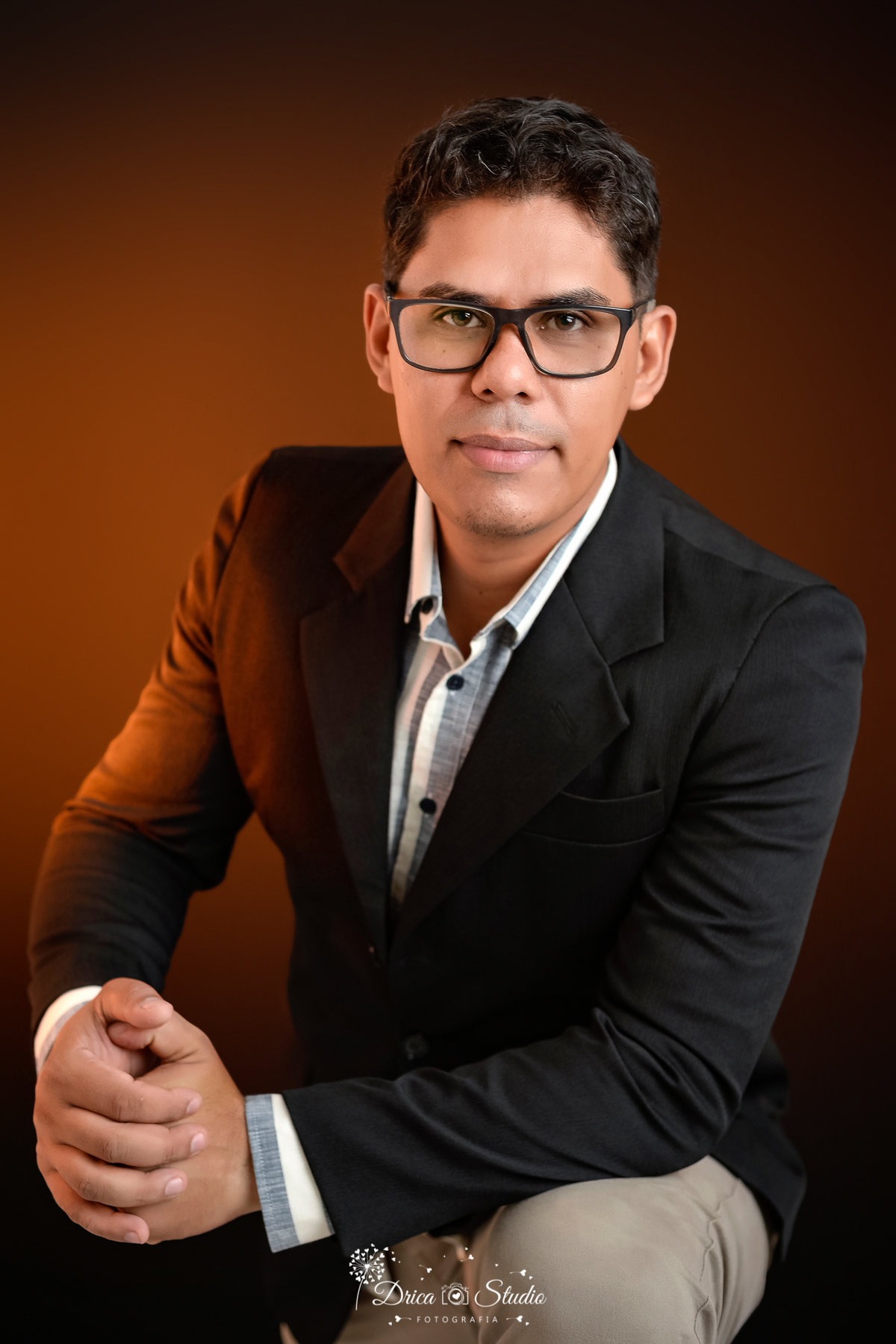 Formação - profissionais - trabalho - fotos em studio - publicidade - fotos em studio feminina - fotos em fundo preto - fundo branco - Xinguara - Fotografia - Drica Studio - Pará - fotos em estúdio - fotos masculinas