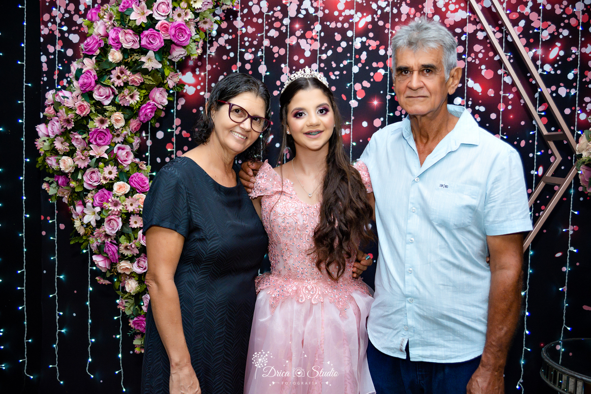 Aniversário - fotos 15 anos - fotos externas - fotos de aniversário - debutante - fotos de debutantes - fotos decoração de aniversário - vestidos de debutantes - fotos profissionais - Drica studio - Xinguara - Pará - menina mulher