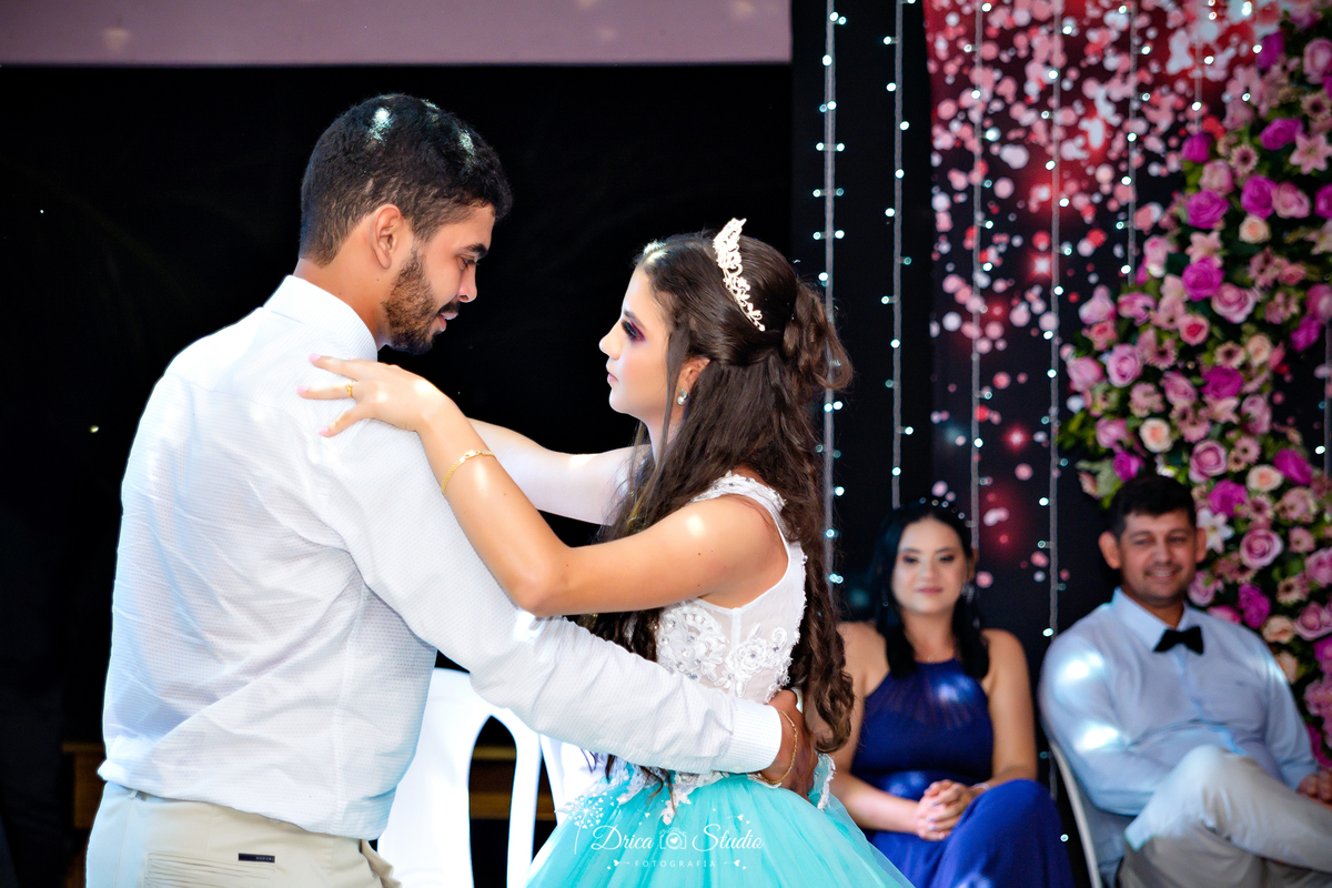 Aniversário - fotos 15 anos - fotos externas - fotos de aniversário - debutante - fotos de debutantes - fotos decoração de aniversário - vestidos de debutantes - fotos profissionais - Drica studio - Xinguara - Pará - menina mulher