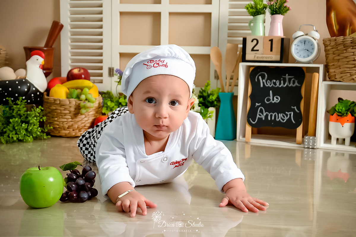 Fotos em estúdio - acompanhamento mensal - fotos infantis - fotos de cenários - fotos de acompanhamentos mensais - folia - diversão - mamãesdeplantão - dricastudio - cozinha - minichefinho - Xinguara - Pará - fotografia 