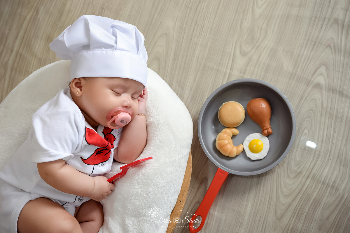 Fotos em estúdio - acompanhamento mensal - fotos infantis - fotos de cenários - fotos de acompanhamentos mensais - folia - diversão - mamãesdeplantão - dricastudio - cozinha - minichefinho - Xinguara - Pará - fotografia 