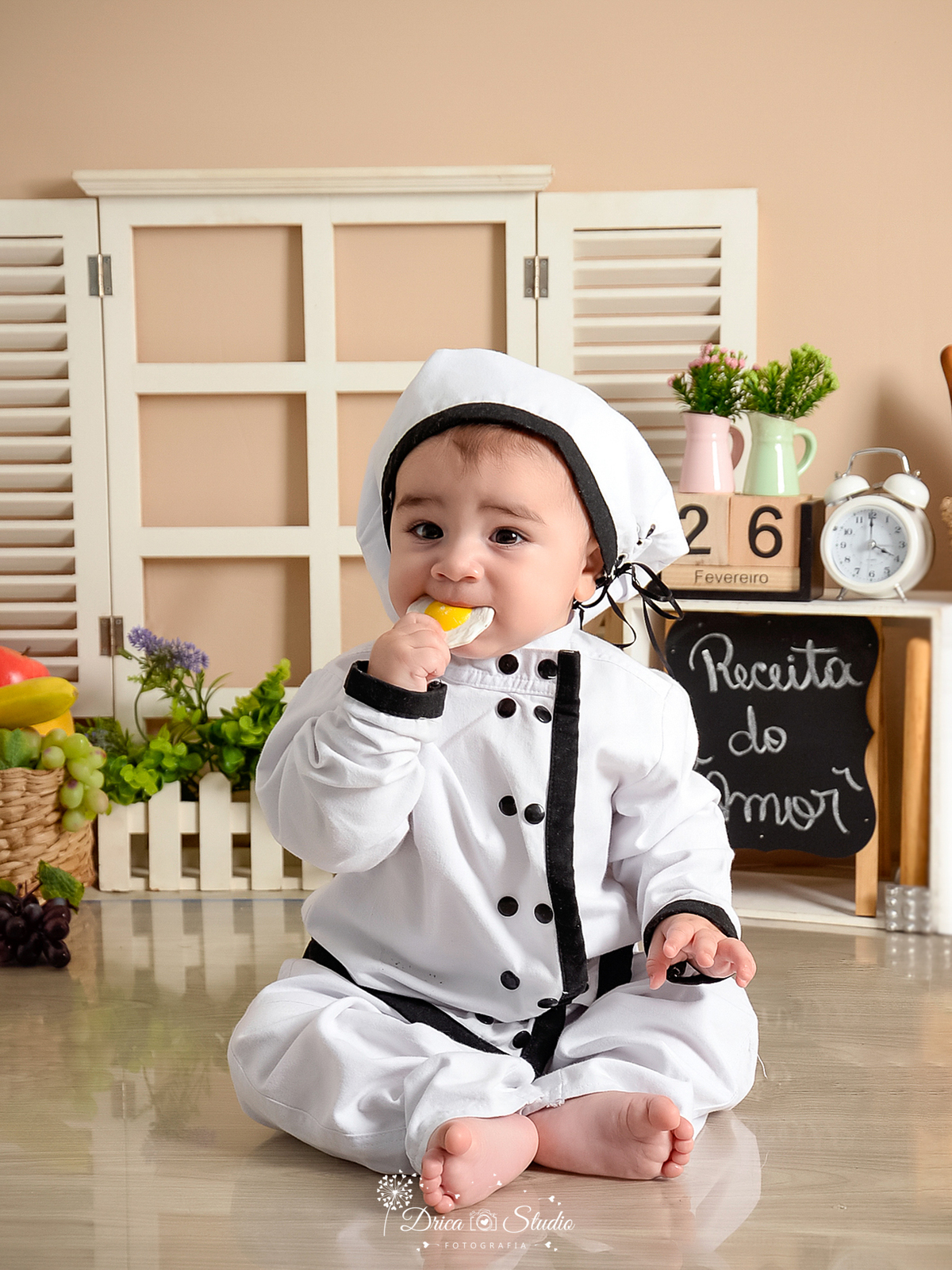 Fotos em estúdio - acompanhamento mensal - fotos infantis - fotos de cenários - fotos de acompanhamentos mensais - folia - diversão - mamãesdeplantão - dricastudio - cozinha - minichefinho - Xinguara - Pará - fotografia 