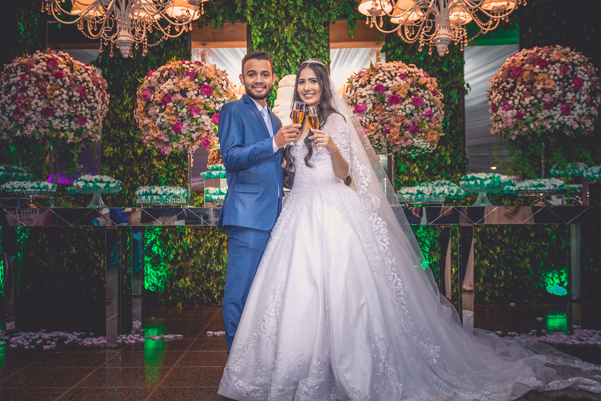 O tradicional brinde do casal 