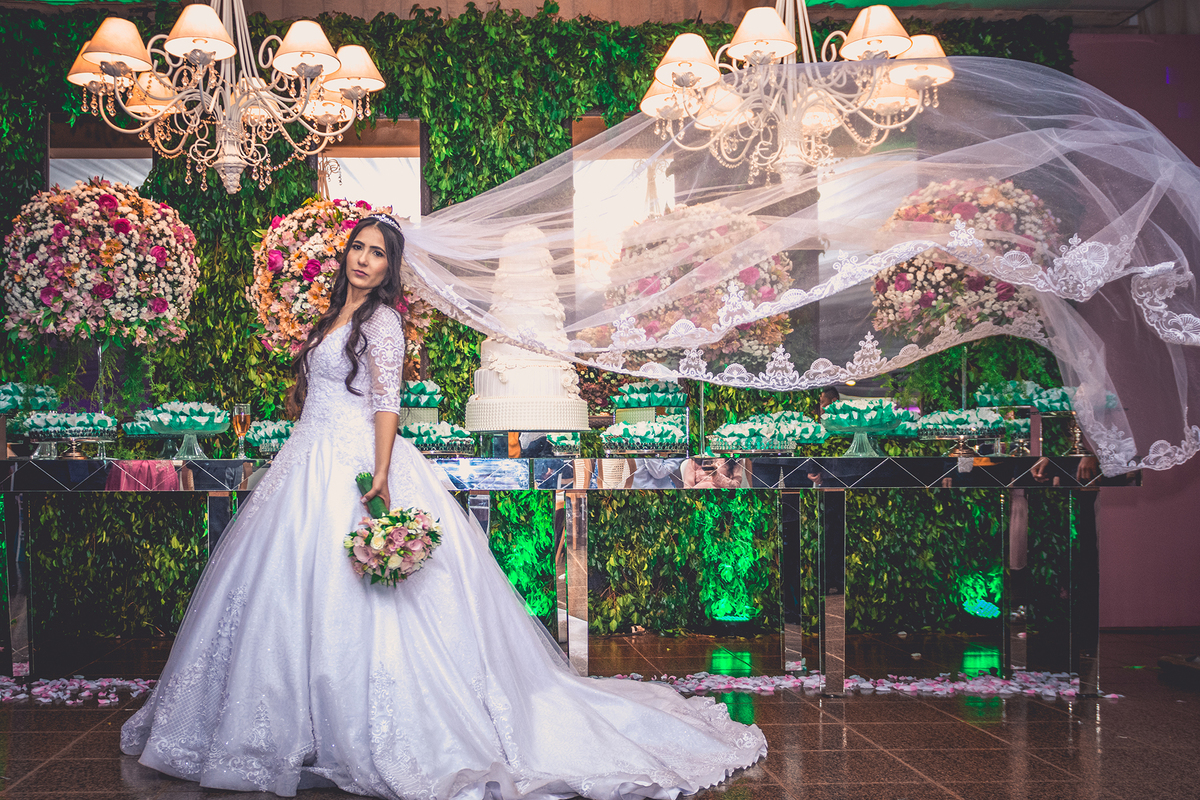 Foto da noiva, jogando o véu 