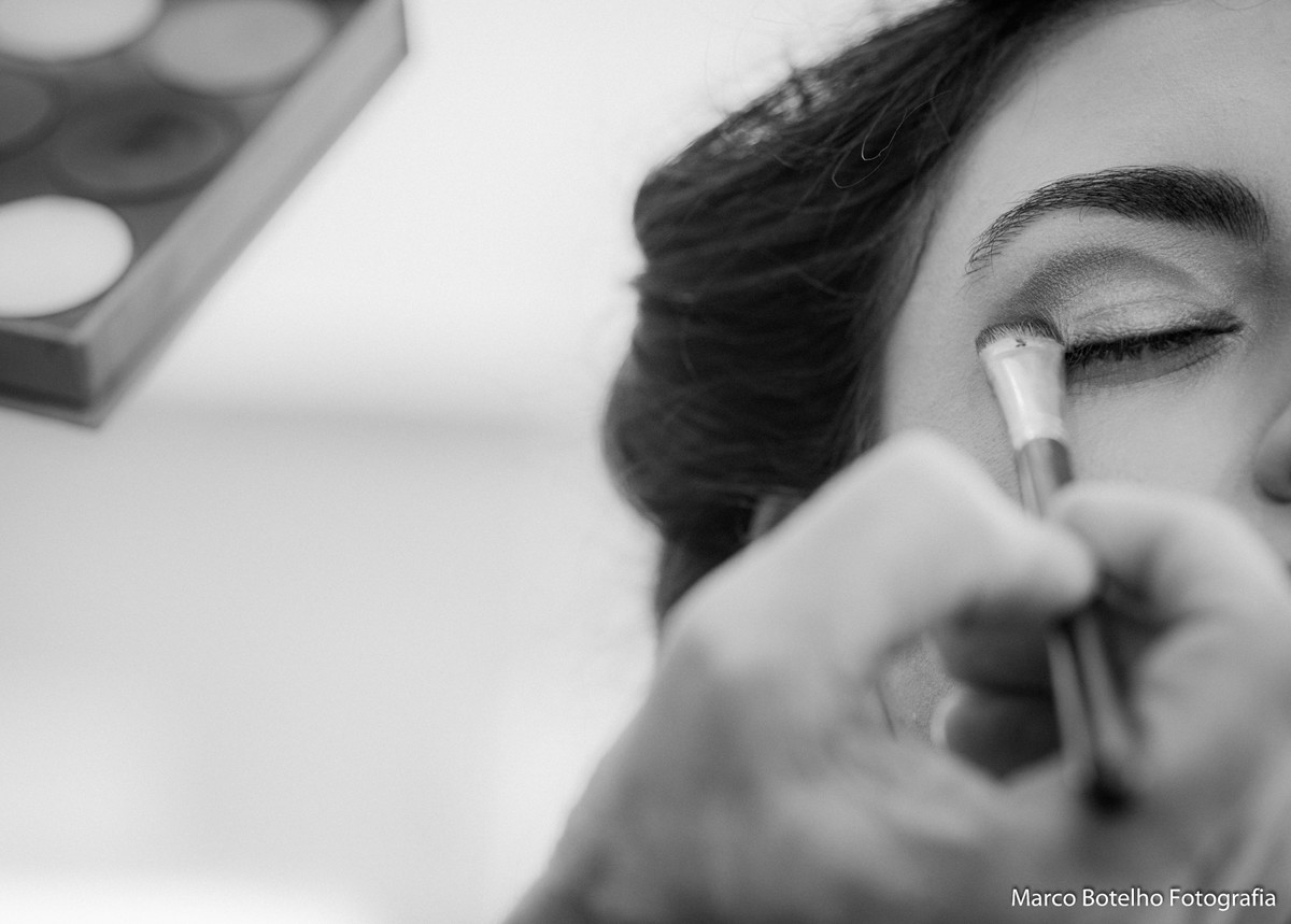 Maquiando a noiva no salão otacilio cabeleireiros feita pela lente do  Marco Botelho Fotografo-Sorocaba