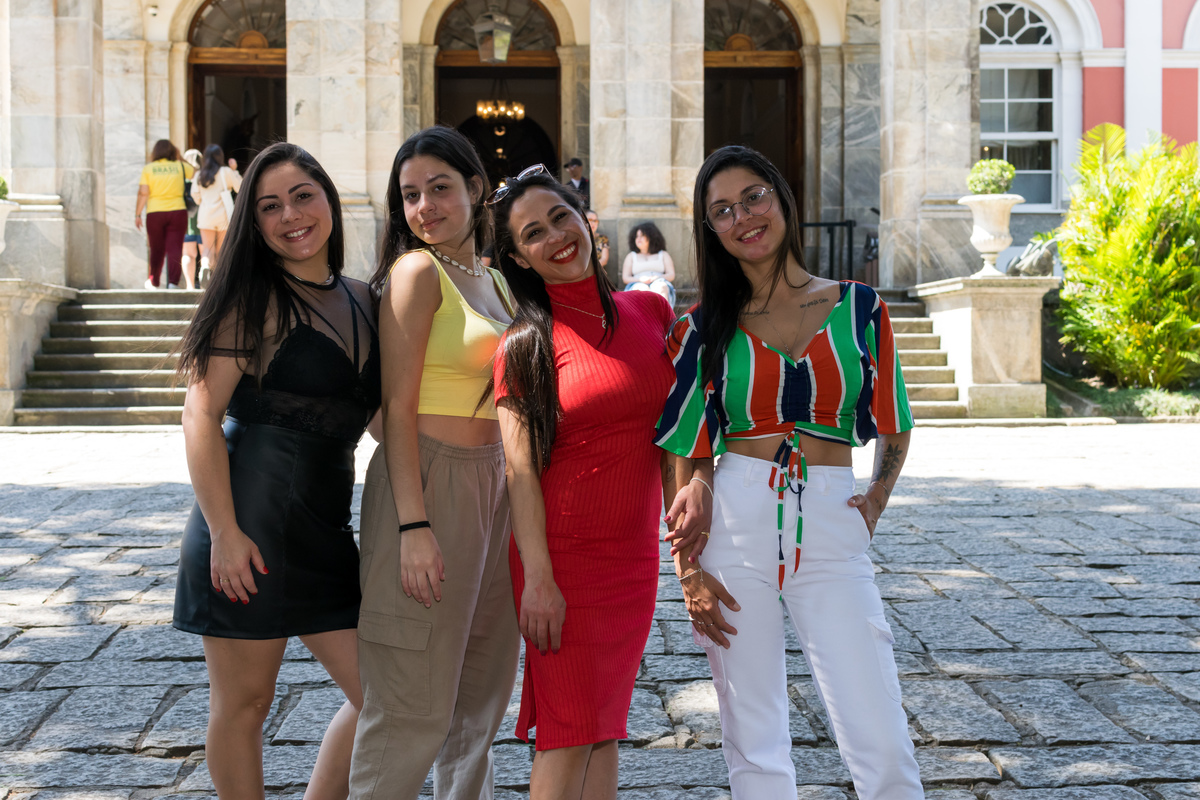 #ensaiofamiliar #ensaioexterno #museuimperial #ensaiodeirmãs #mauricioborgesfotografia #petropolis #cidadeimperial #museuimperial 