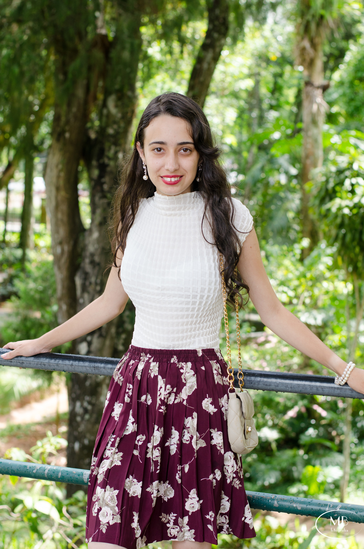 fotografiafeminina-ensaiofeminino-ensaioirmãs-ensaio-fotografiafeminina-photography-photos-photographerforrent-imagensexternas-mauricioborgesfotografia-petropolis-rj-museuimperialdepetropolis-jardins-casamento-noivado-formatura-festa-fotografiaexterna-