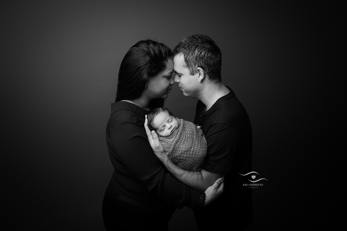 kika, rodrigues, newborn, guarulhos, recemnascido, baby, fotografo, estudio, fotografia, ensaionewborn, cinza, boho, classico, chique, rustico, elegante, sofisticado, luxo, artesanal, artesanato, croche, macrame, familia em preto e branco