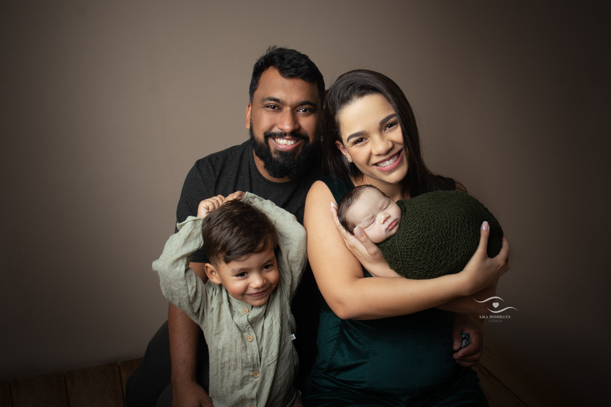 kika, rodrigues, newborn, guarulhos, recemnascido, baby, fotografo, estudio, fotografia, ensaionewborn, cinza, boho, classico, chique, rustico, elegante, sofisticado, luxo, artesanal, artesanato, croche, macrame, família completa, juntinhos, irmãos