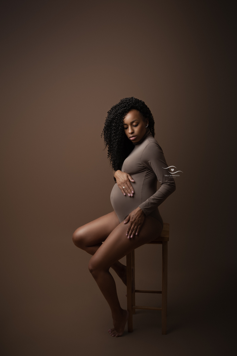 ensaio gestante, estúdio fotográfico em guarulhos, barriga, marrom, clássico, luxo, boho, macrame, croche, bebê barriga, cabelão, negra, mulher preta