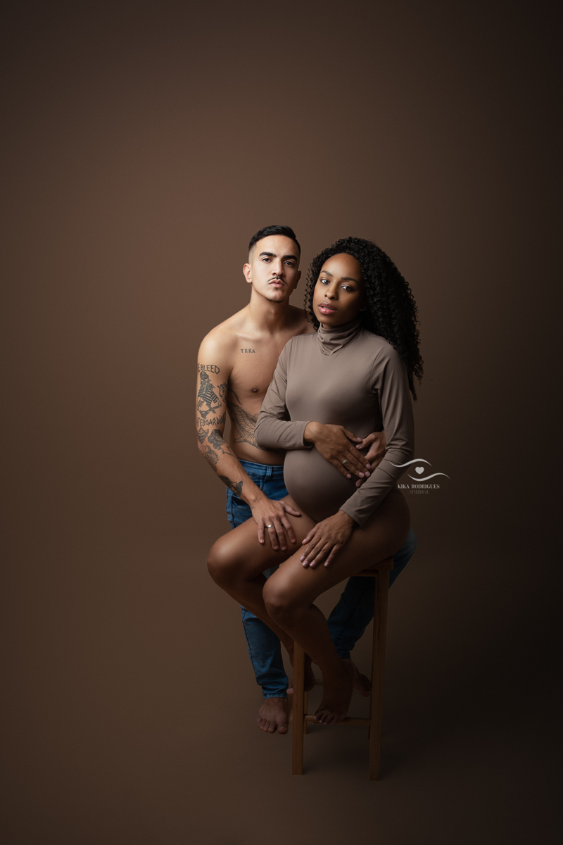 ensaio gestante, estúdio fotográfico em guarulhos, barriga, marrom, clássico, luxo, boho, macrame, croche, bebê barriga, negra, mulher preta, casal, pai