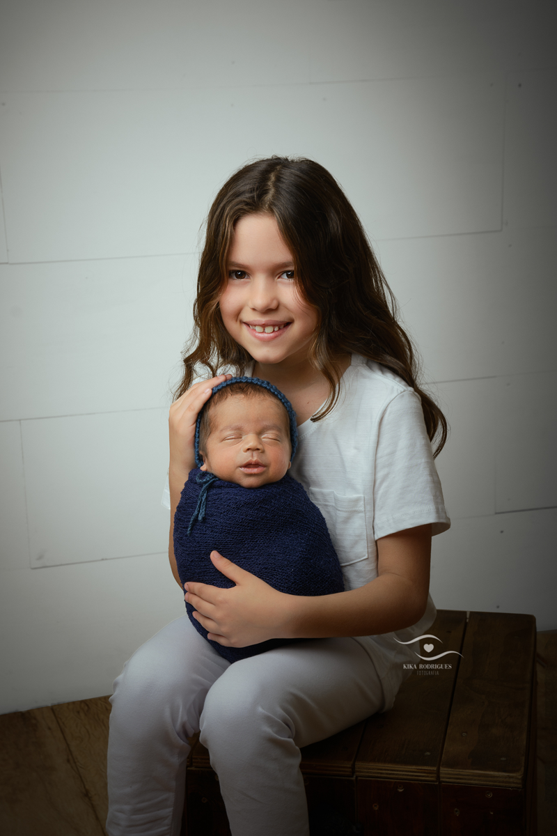 kika, rodrigues, newborn, guarulhos, recemnascido, baby, fotografo, estudio, fotografia, ensaionewborn, azul, azul marinho, boho, classico, chique, rustico, elegante, sofisticado, luxo, artesanal, artesanato, croche, macrame, pose com a irmã