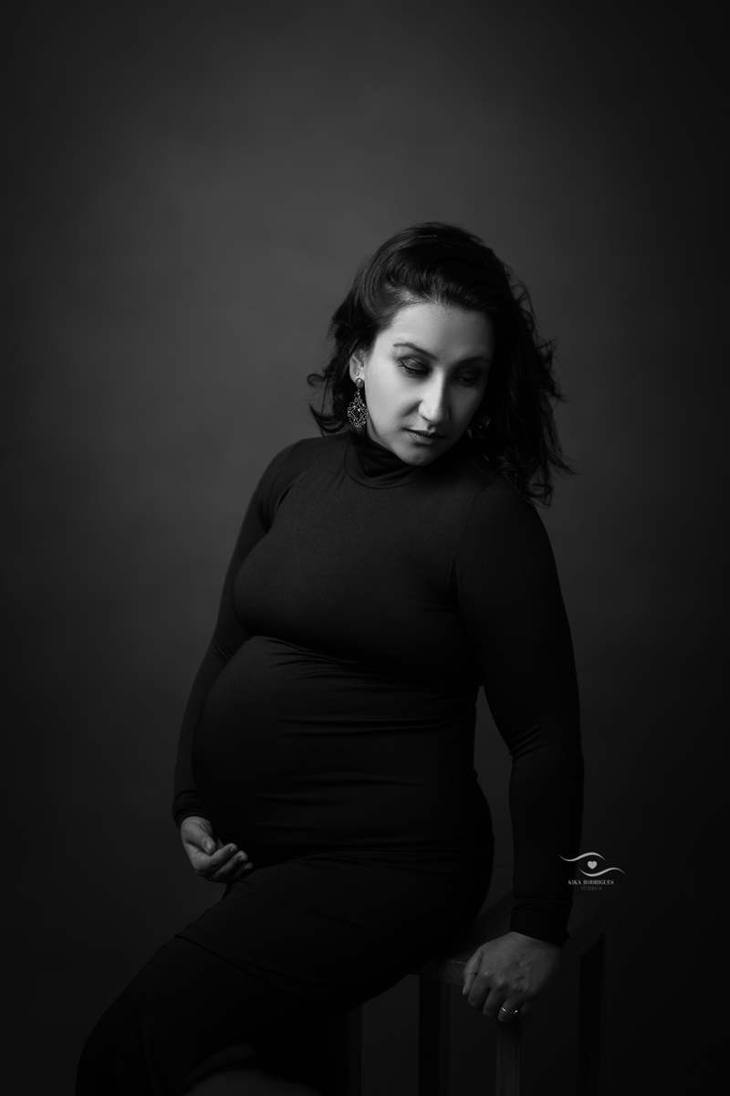 ensaio gestante, estúdio fotográfico em guarulhos, kika rodrigues, barriga, cinza, clássico, luxo, boho, macrame, croche, bebê barriga, amor, paixão, sorriso, alegria, preto e branco