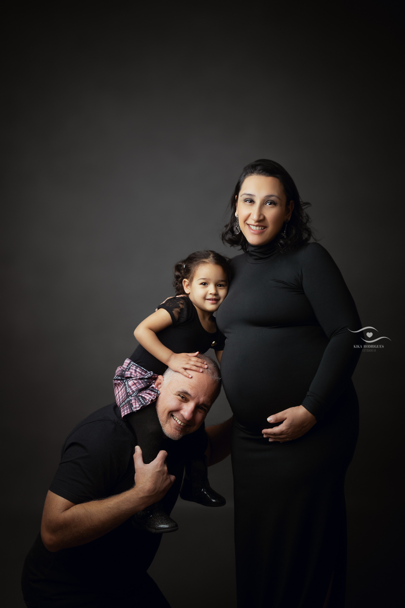 ensaio gestante, estúdio fotográfico em guarulhos, kika rodrigues, barriga, cinza, clássico, luxo, boho, macrame, croche, bebê barriga, casal, afeto, cuidado, família