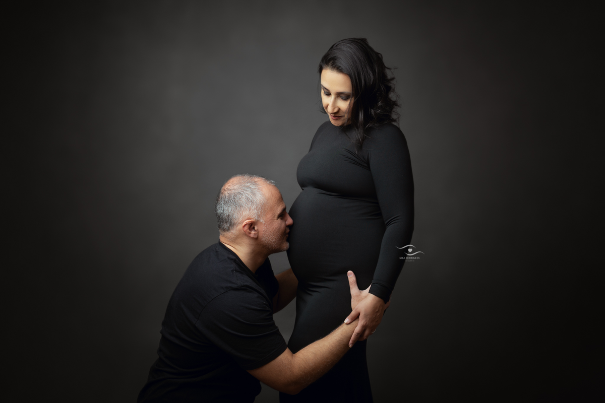 ensaio gestante, estúdio fotográfico em guarulhos, kika rodrigues, barriga, cinza, clássico, luxo, boho, macrame, croche, bebê barriga, casal, afeto, cuidado, família, bebê