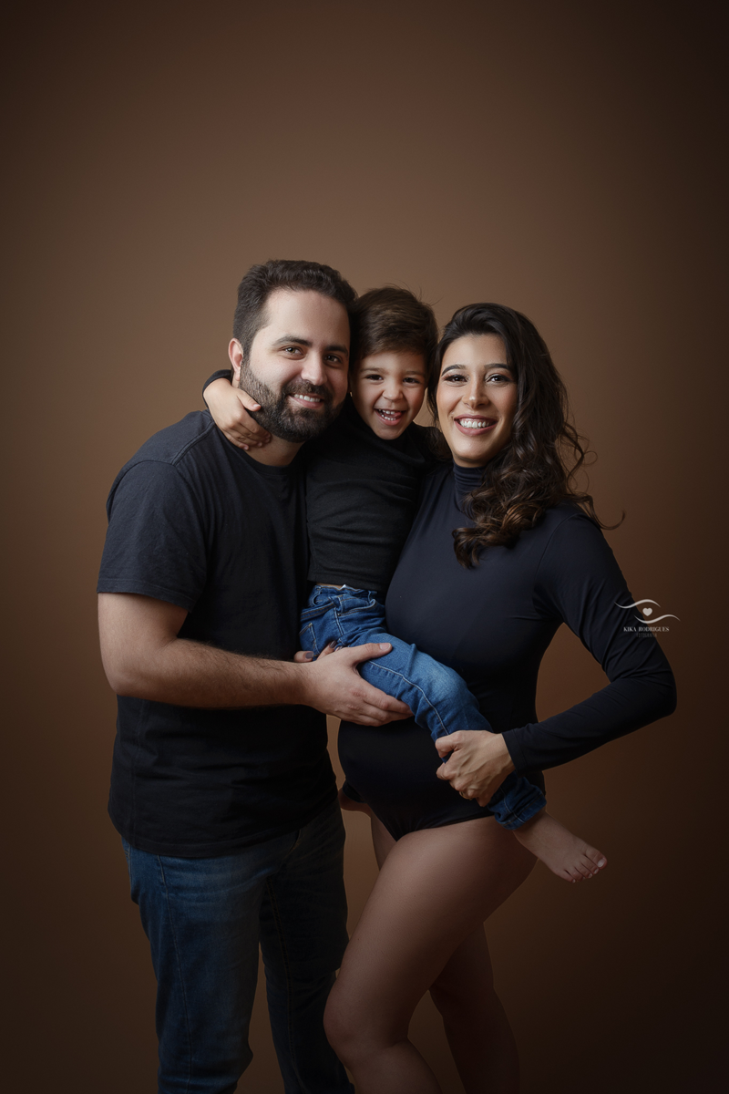 ensaio gestante, estúdio fotográfico em guarulhos, kika rodrigues, barriga, cinza, clássico, luxo, boho, macrame, croche, bebê barriga