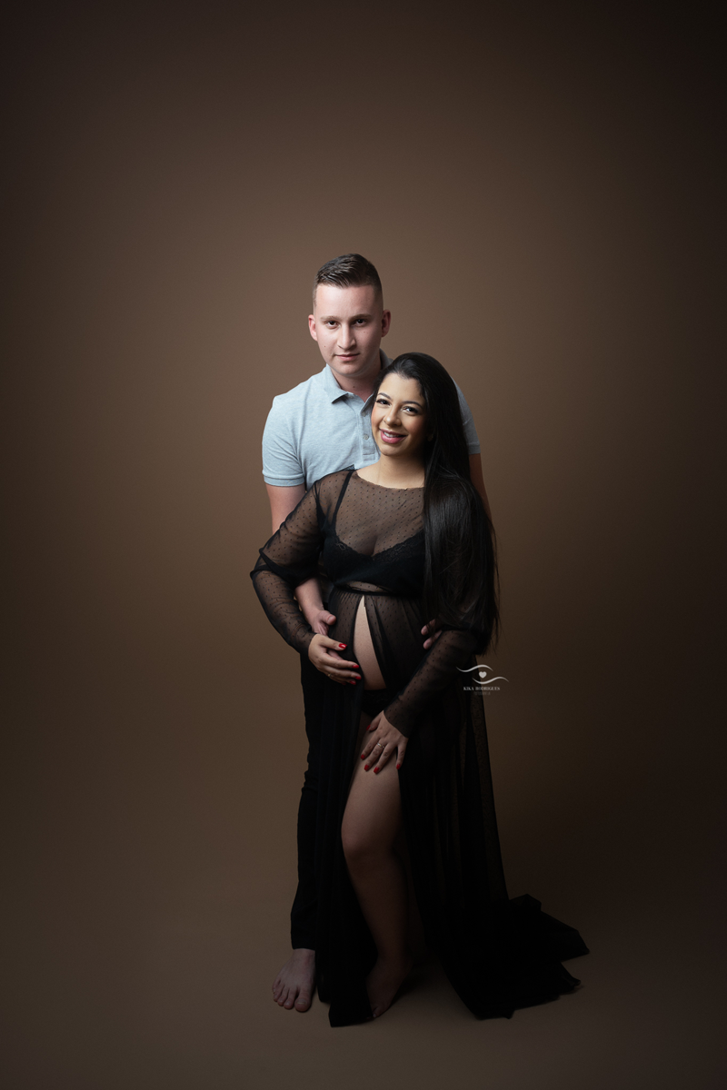 
ensaio gestante, estúdio fotográfico em guarulhos, kika rodrigues, barriga, cinza, clássico, luxo, boho, macrame, croche, bebê barriga, marrom, preto