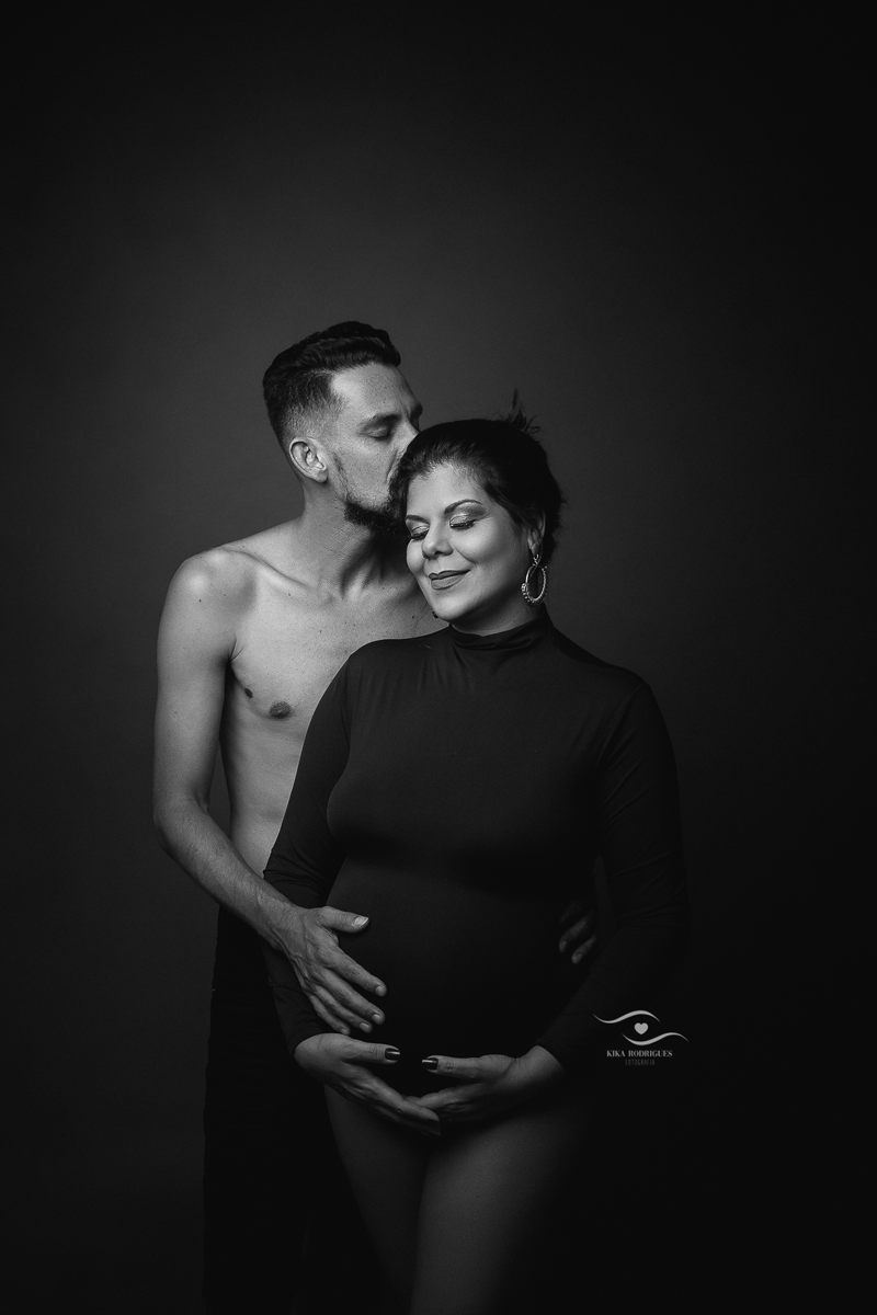 ensaio gestante, estúdio fotográfico em guarulhos, kika rodrigues, barriga, cinza, clássico, luxo, boho, macrame, croche, bebê barriga, marrom, preto