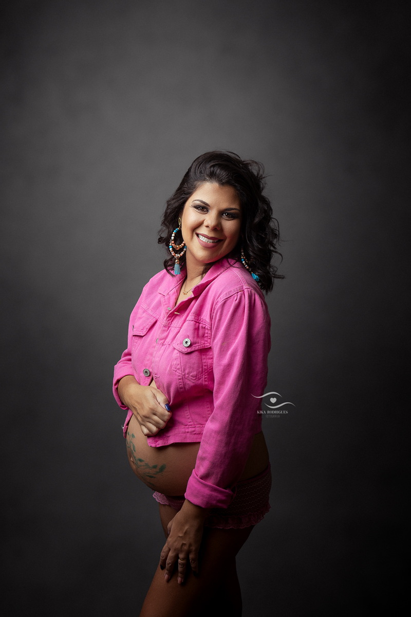 ensaio gestante, estúdio fotográfico em guarulhos, kika rodrigues, barriga, cinza, clássico, luxo, boho, macrame, croche, bebê barriga, marrom, preto
