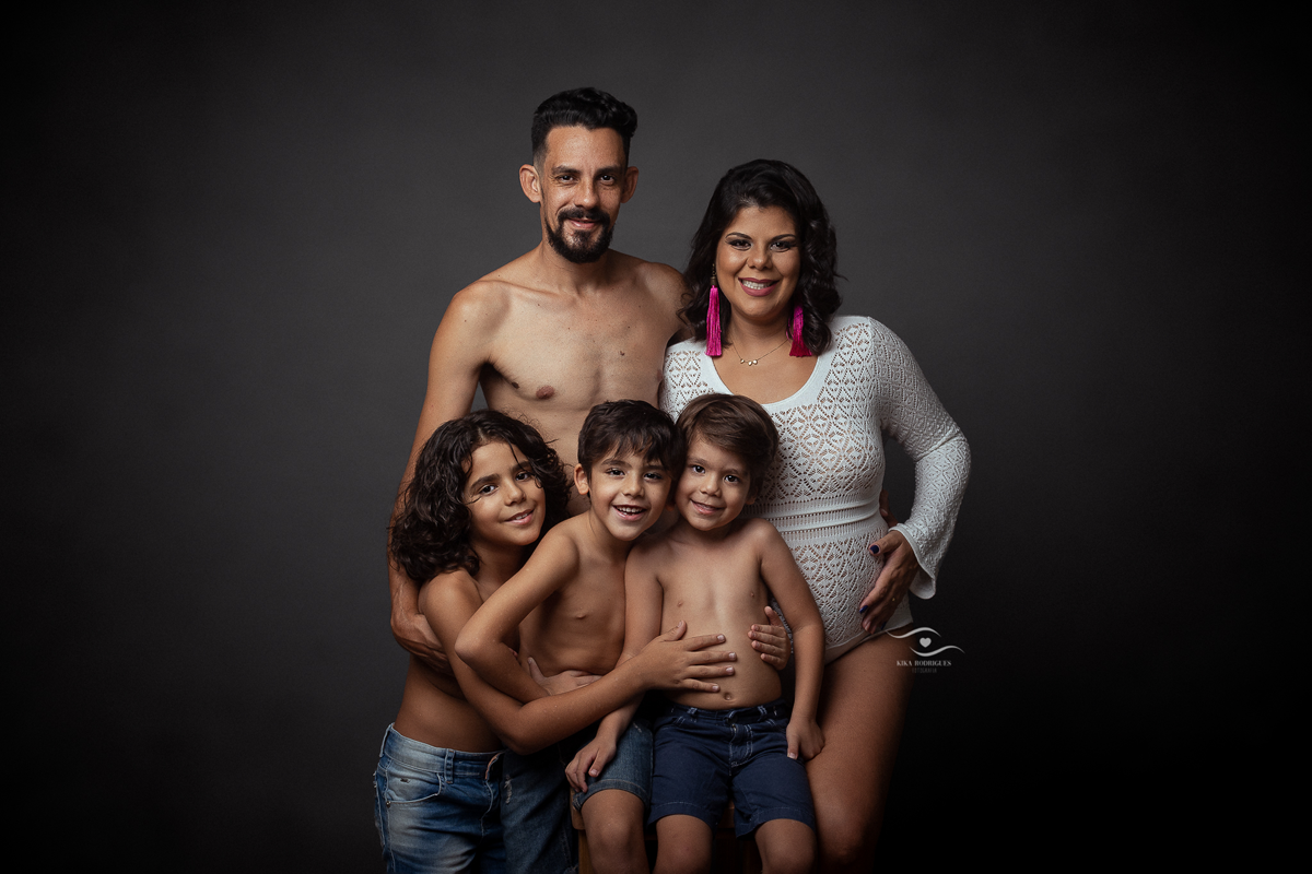 ensaio gestante, estúdio fotográfico em guarulhos, kika rodrigues, barriga, cinza, clássico, luxo, boho, macrame, croche, bebê barriga, marrom, preto