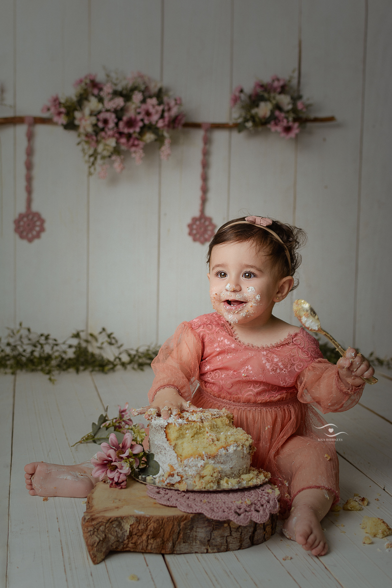 Cake Smash, smash the cake, Boho, Kika Rodrigues, Guarulhos, floral, arco-iris, rose, terracota, laranja, crochê, macrame, artesanal, marrom, madeira, luxo, exclusivo