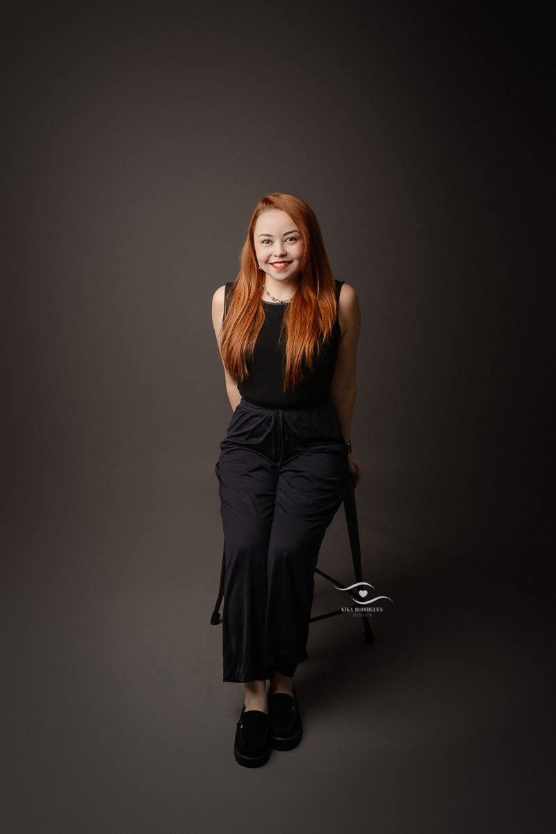 kikarodrigues, guarulhos, estudio, fotografia, ensaio, corporativo, classico, luxo, elegante, executivo, gerente, banco, profissional, cinza, sombra, café, estiloso, psicologo, autoridade