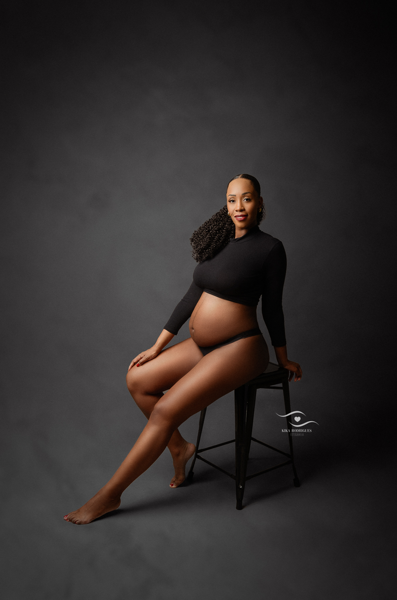 ensaio gestante, estúdio fotográfico em guarulhos, kika rodrigues, barriga, cinza, clássico, luxo, boho, macrame, croche, bebê barriga, marrom, preto